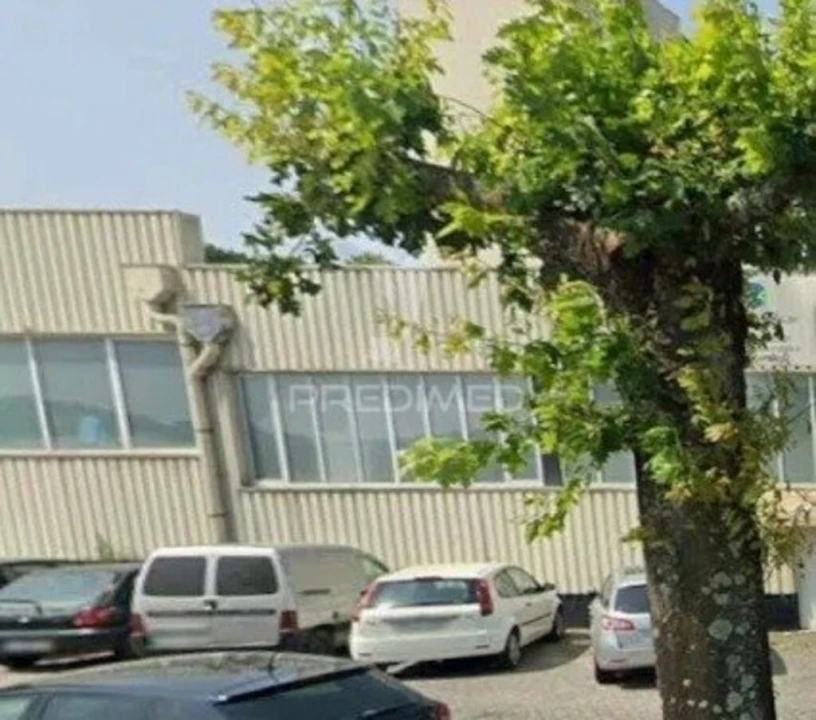 Armazém para Arrendamento em Candoso (São Martinho) Foto 3
