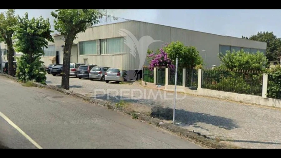 Armazém para Arrendamento em Candoso (São Martinho)