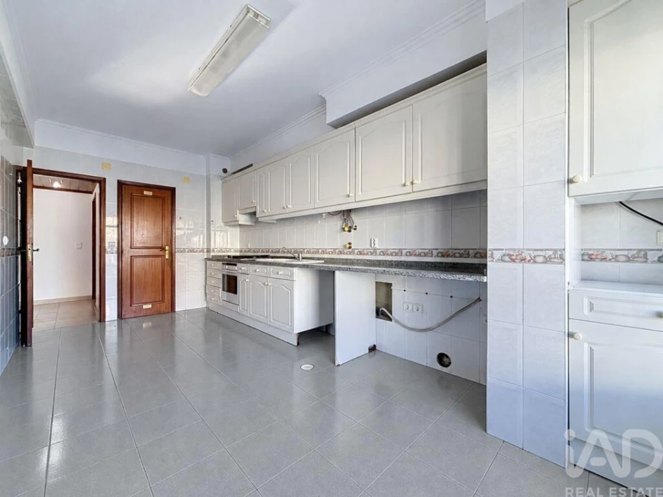 Apartamento T4 para Venda em Amora Foto 2
