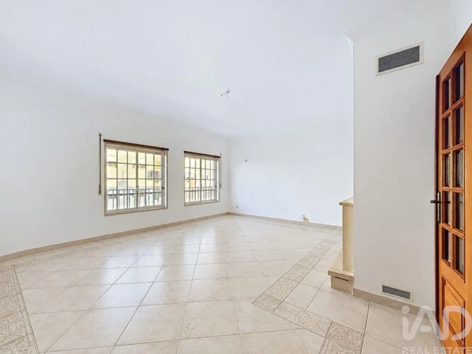 Apartamento T4 para Venda em Amora Foto 4