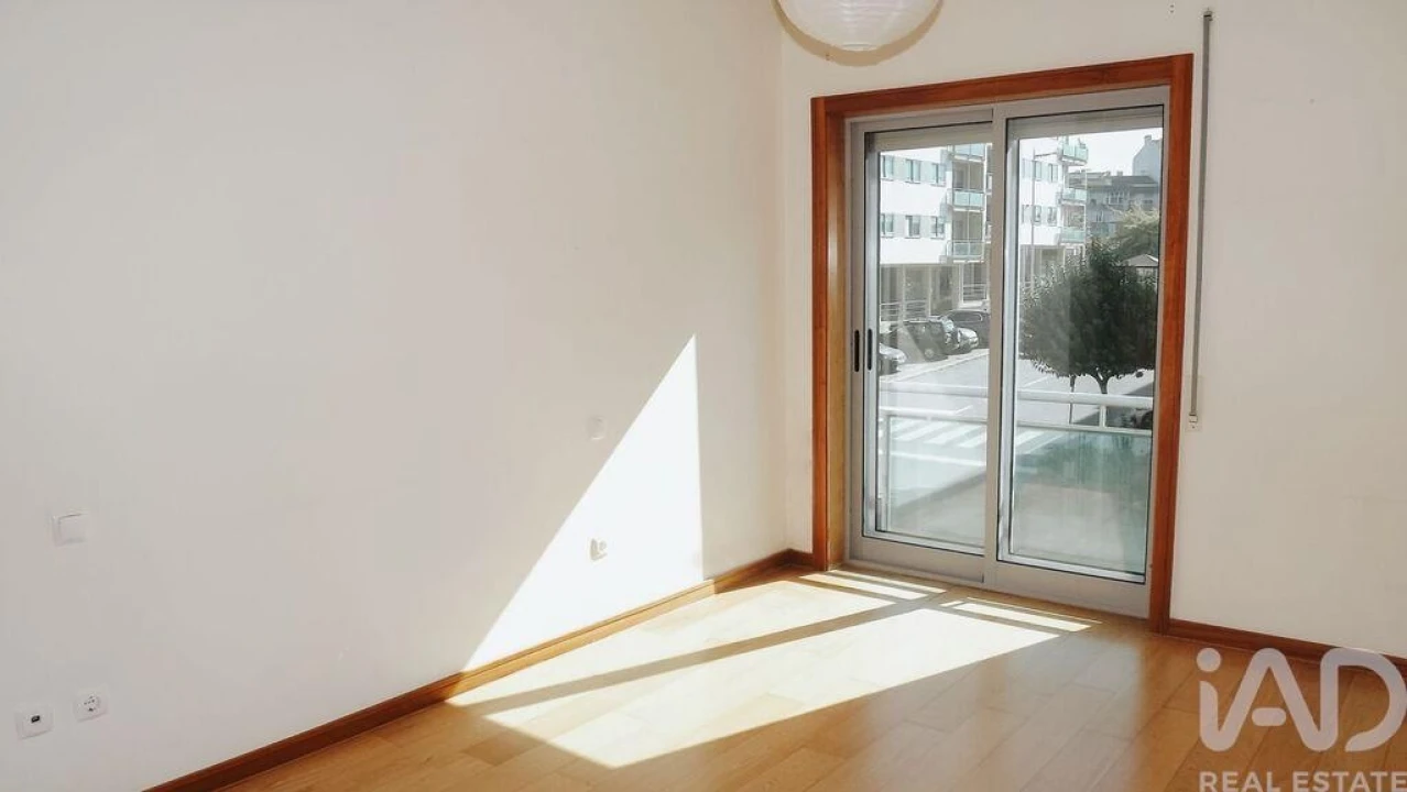 Apartamento T2 para Venda em Santa Maria da Feira, Travanca, Sanfins e Espargo Foto 1