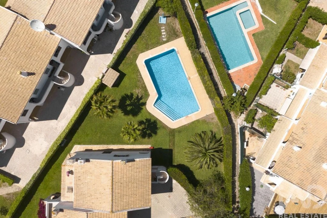 Apartamento T2 para Venda em Quarteira Foto 23
