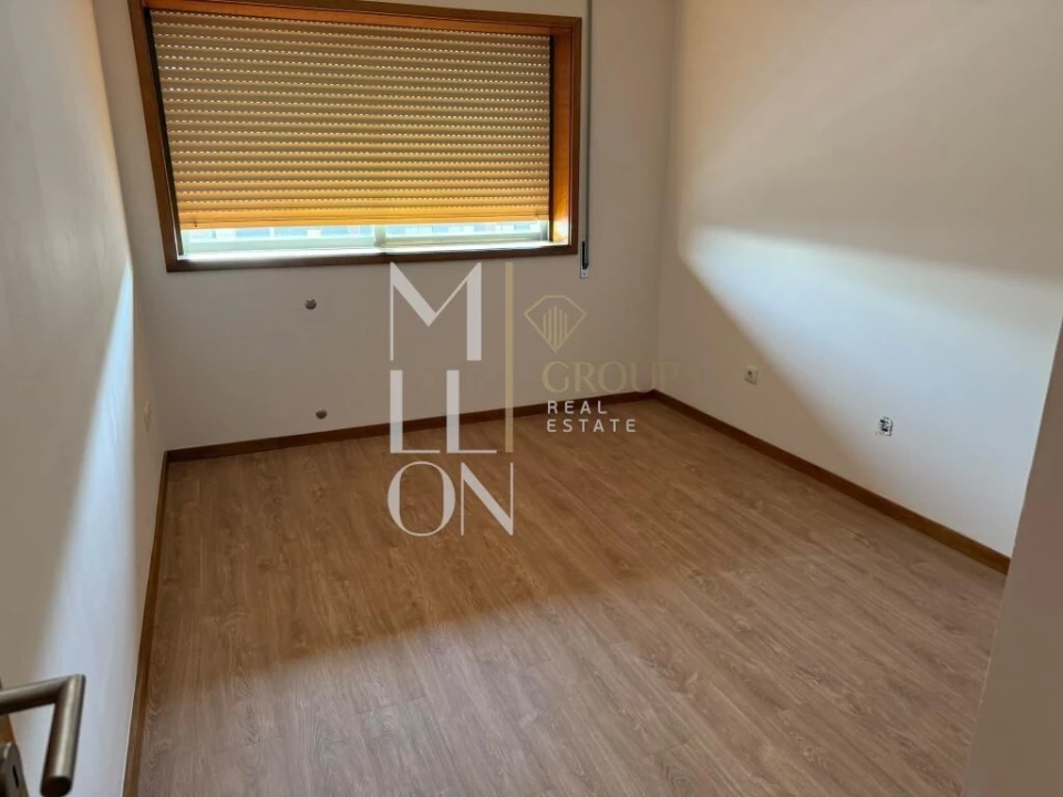 Apartamento T2 para Venda em Vilar de Andorinho Foto 16