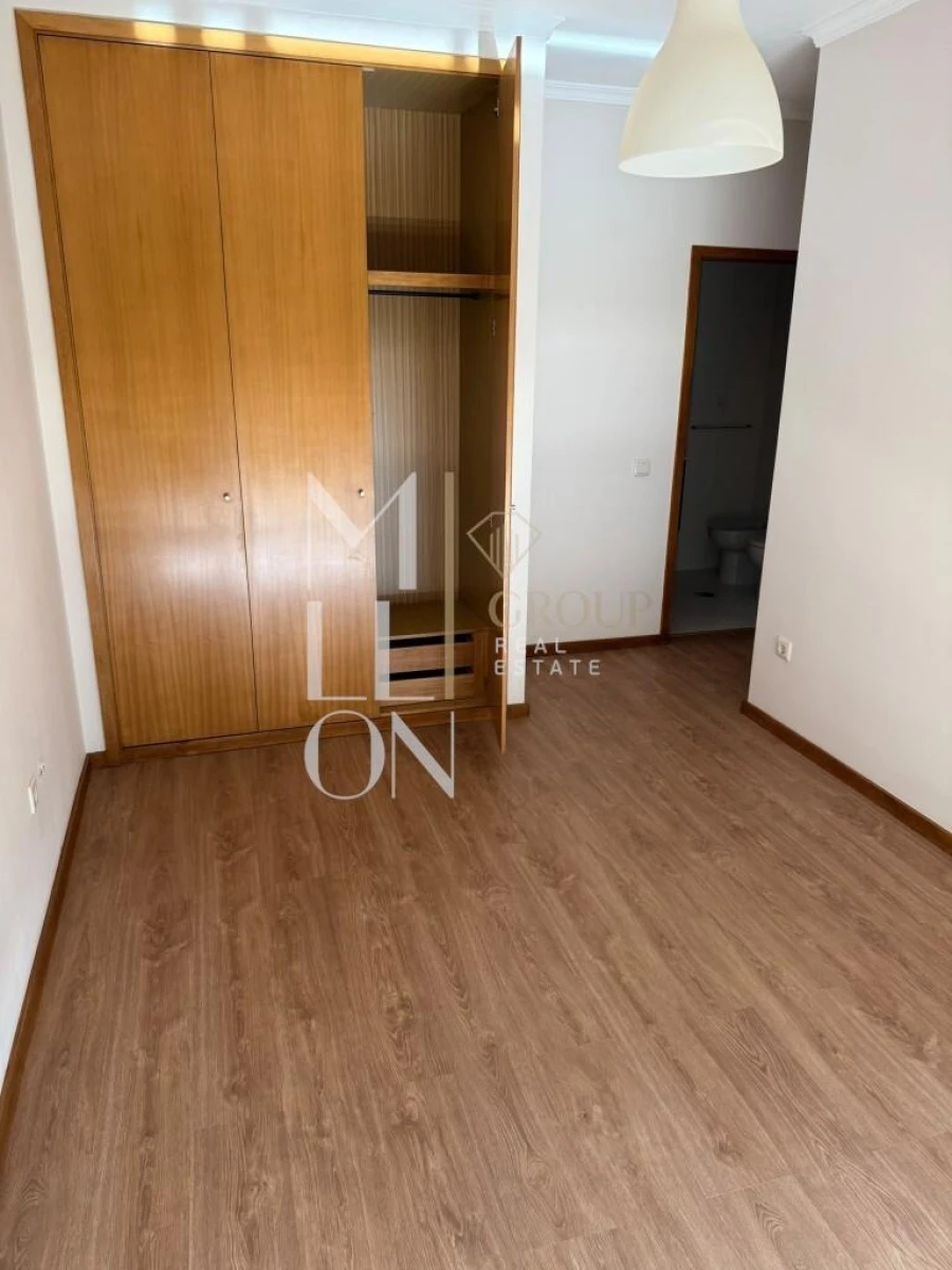 Apartamento T2 para Venda em Vilar de Andorinho Foto 10