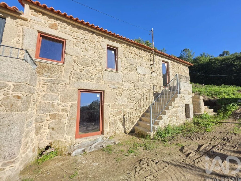 Moradia T2 para Venda em Loivo Foto 1