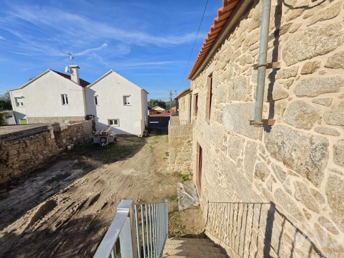 Moradia T2 para Venda em Loivo Foto 2