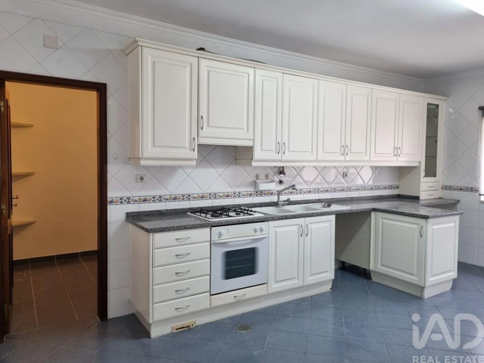 Apartamento T3 para Arrendamento em Poiares (Santo Andre) Foto 9
