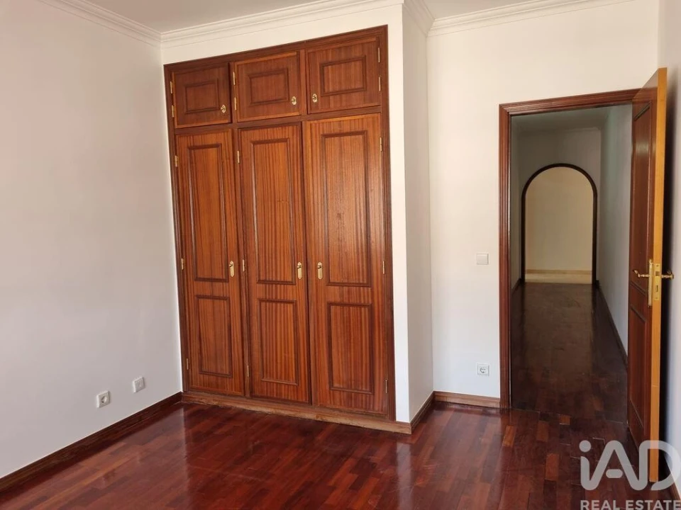 Apartamento T3 para Arrendamento em Poiares (Santo Andre) Foto 25