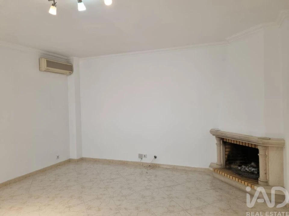 Apartamento T3 para Arrendamento em Poiares (Santo Andre) Foto 6