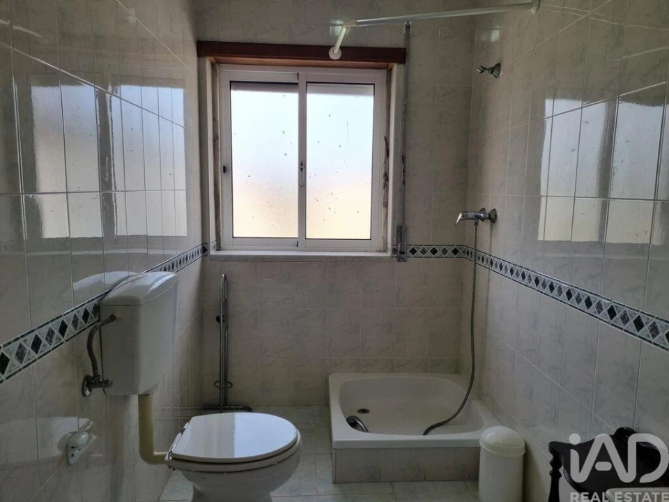 Apartamento T3 para Arrendamento em Poiares (Santo Andre) Foto 23