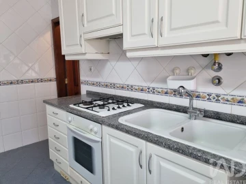 Apartamento T3 para Arrendamento em Poiares (Santo Andre)