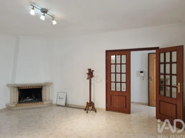 Apartamento T3 para Arrendamento em Poiares (Santo Andre)