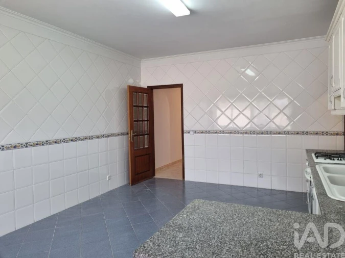 Apartamento T3 para Arrendamento em Poiares (Santo Andre) Foto 15