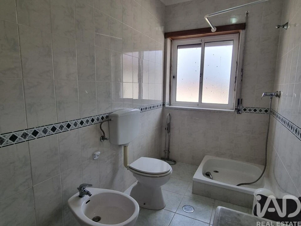 Apartamento T3 para Arrendamento em Poiares (Santo Andre) Foto 22