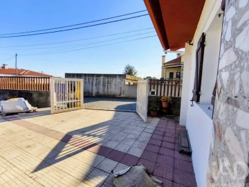 Moradia T3 para Arrendamento em Castelo do Neiva