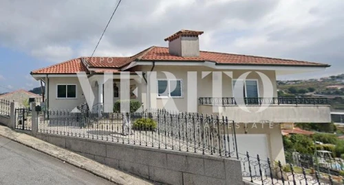 Moradia T3 para Venda em Infias