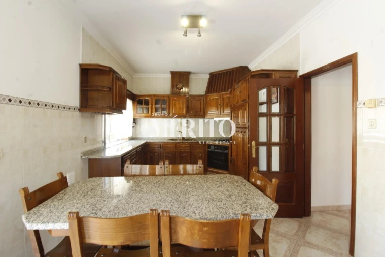 Moradia T3 para Venda em Infias Foto 5