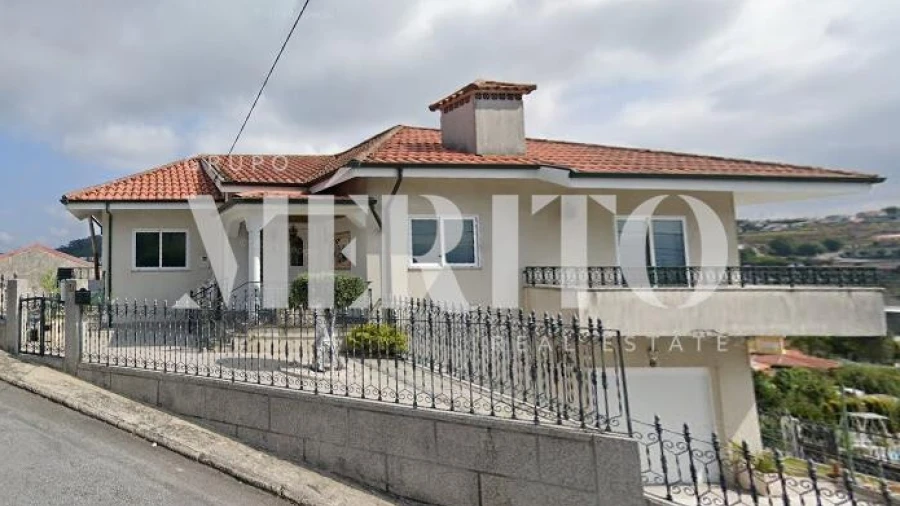 Moradia T3 para Venda em Infias