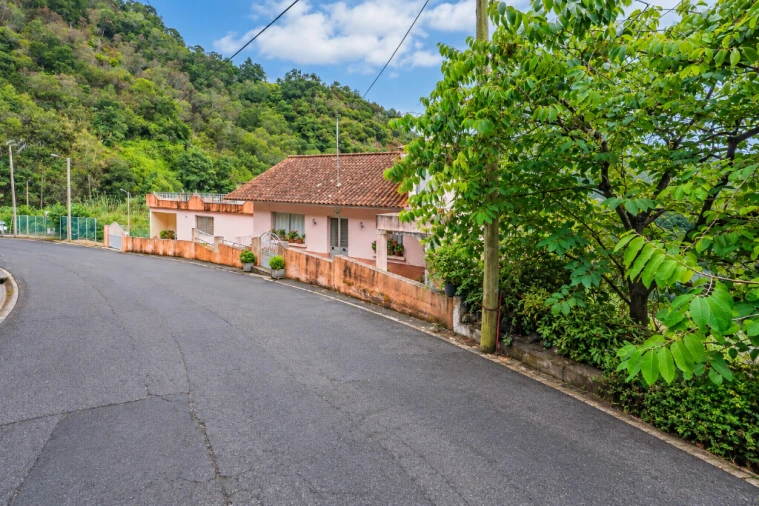 Moradia T3 para Venda em São Roque do Faial Foto 73
