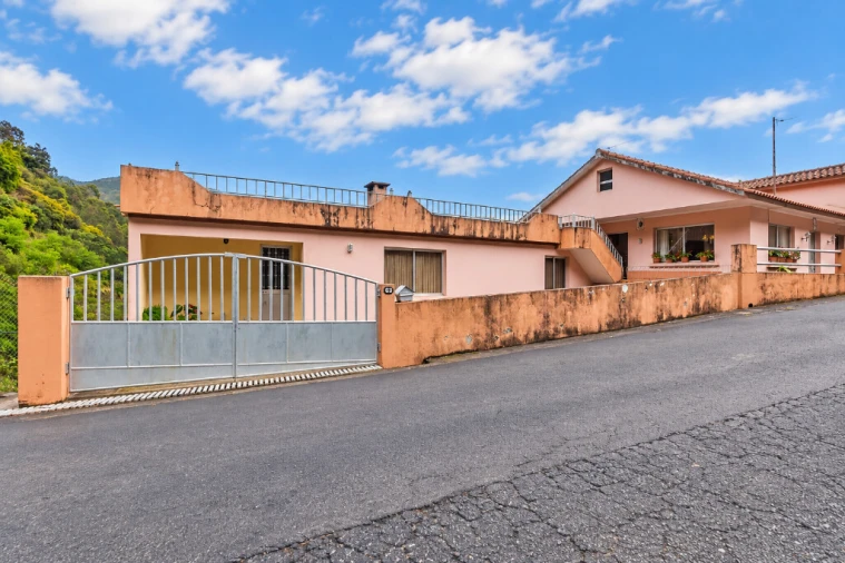 Moradia T3 para Venda em São Roque do Faial Foto 60