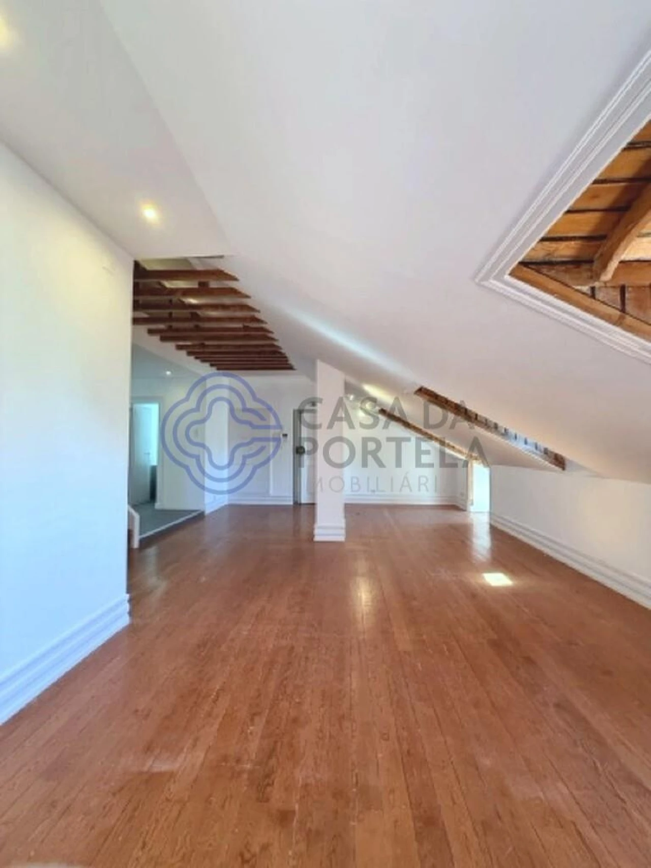 Apartamento T4 para Venda em Santo António Foto 1