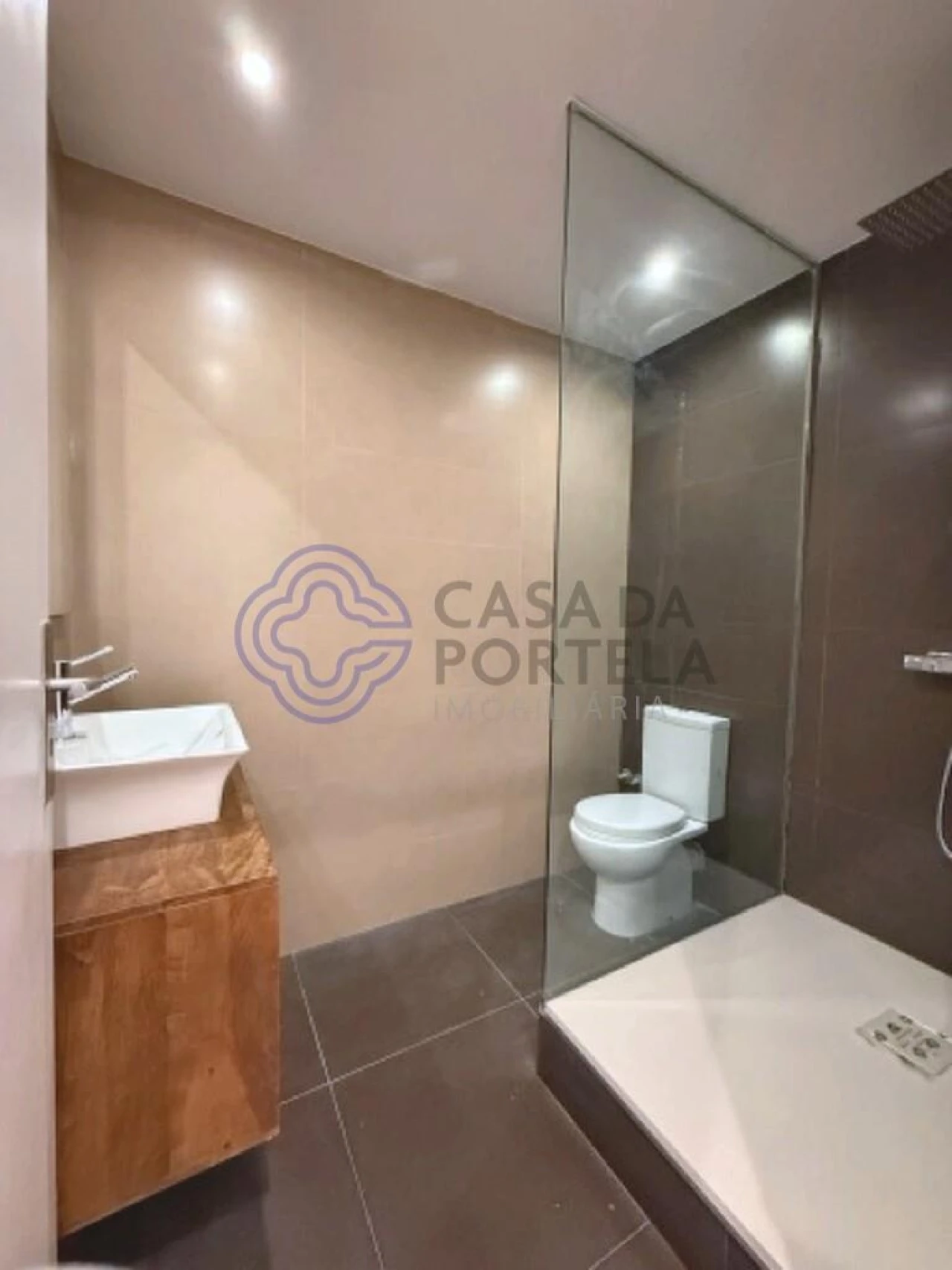 Apartamento T4 para Venda em Santo António Foto 13
