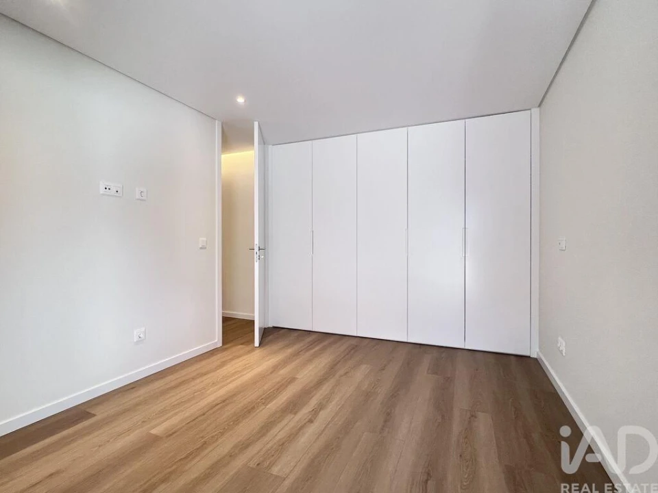 Apartamento T2 para Arrendamento em Santa Maria, São Pedro e Matacães Foto 13