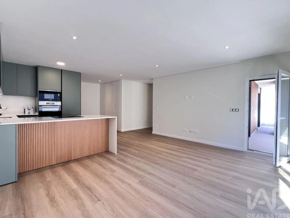 Apartamento T2 para Arrendamento em Santa Maria, São Pedro e Matacães Foto 3