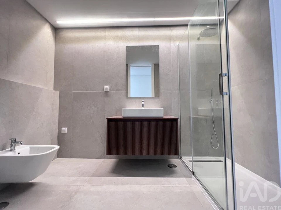 Apartamento T2 para Arrendamento em Santa Maria, São Pedro e Matacães Foto 19