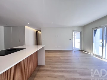 Apartamento T2 para Arrendamento em Santa Maria, São Pedro e Matacães