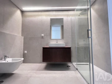 Apartamento T2 para Arrendamento em Santa Maria, São Pedro e Matacães
