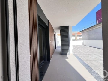 Apartamento T2 para Arrendamento em Santa Maria, São Pedro e Matacães