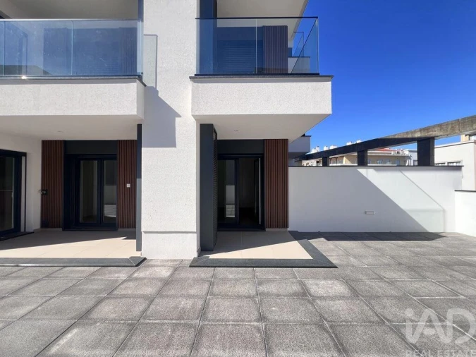 Apartamento T2 para Arrendamento em Santa Maria, São Pedro e Matacães Foto 27