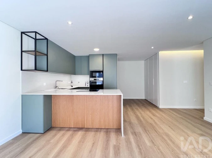 Apartamento T2 para Arrendamento em Santa Maria, São Pedro e Matacães Foto 24