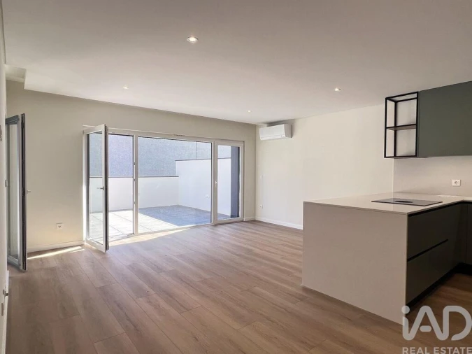 Apartamento T2 para Arrendamento em Santa Maria, São Pedro e Matacães Foto 4