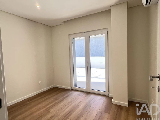 Apartamento T2 para Arrendamento em Santa Maria, São Pedro e Matacães Foto 16