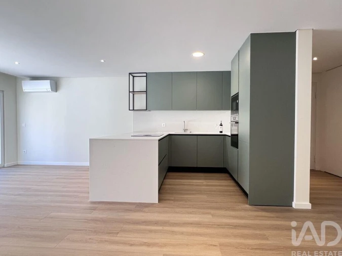 Apartamento T2 para Arrendamento em Santa Maria, São Pedro e Matacães Foto 6