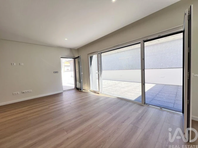 Apartamento T2 para Arrendamento em Santa Maria, São Pedro e Matacães Foto 20