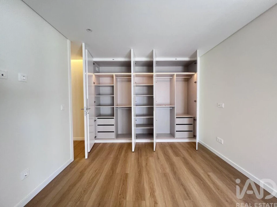 Apartamento T2 para Arrendamento em Santa Maria, São Pedro e Matacães Foto 14