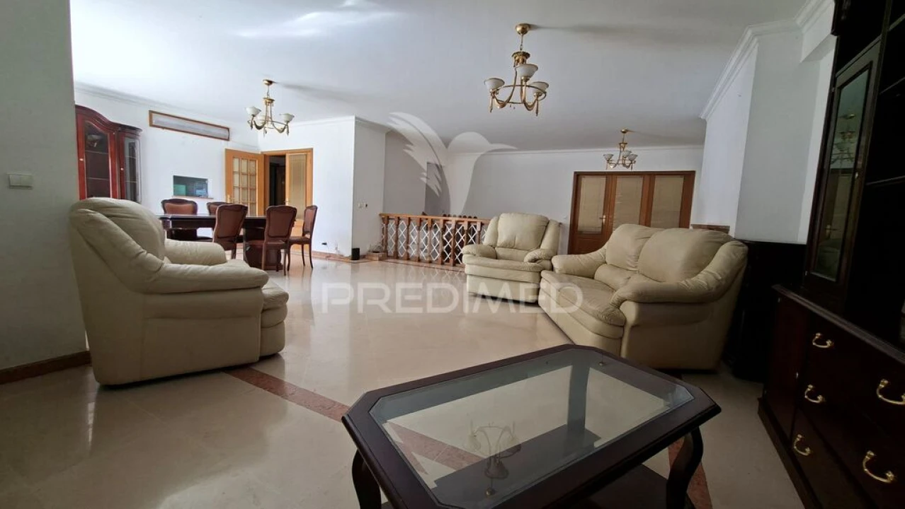 Apartamento T4 para Venda em Odivelas Foto 2