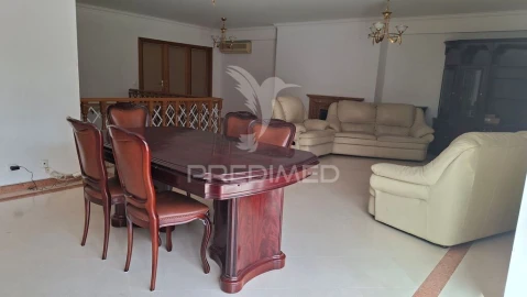 Apartamento T4 para Venda em Odivelas