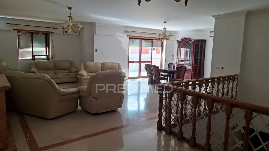 Apartamento T4 para Venda em Odivelas Foto 5