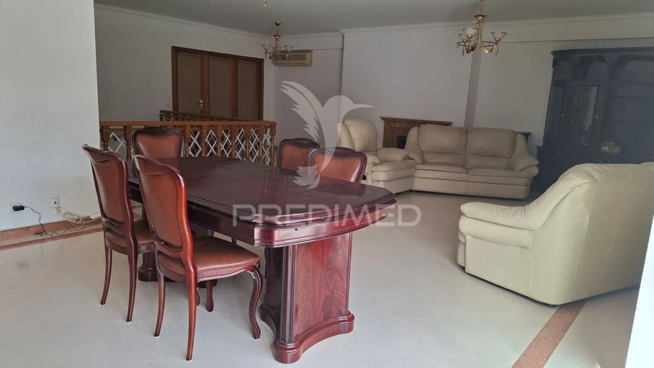 Apartamento T4 para Venda em Odivelas Foto 4
