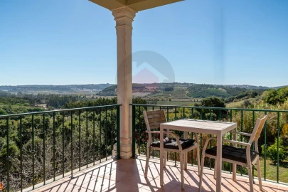 Moradia T4 para Venda em Santa Maria, São Pedro e Sobral da Lagoa