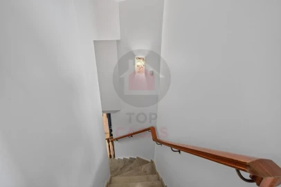 Moradia T4 para Venda em Santa Maria, São Pedro e Sobral da Lagoa