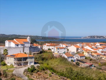 Moradia T4 para Venda em Santa Maria, São Pedro e Sobral da Lagoa