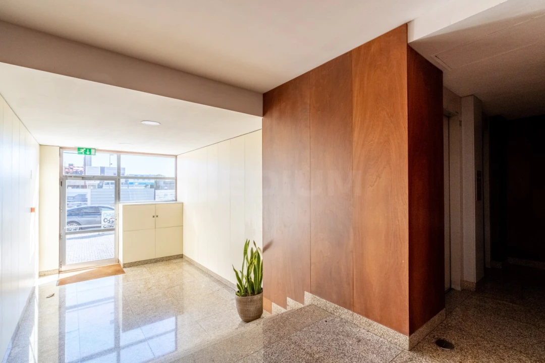 Apartamento T3 para Venda em Cidade da Maia Foto 2