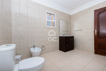 Moradia T4 para Venda em Rio de Moinhos
