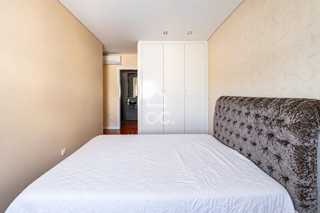 Apartamento T4 para Venda em Antas e Abade de Vermoim Foto 9