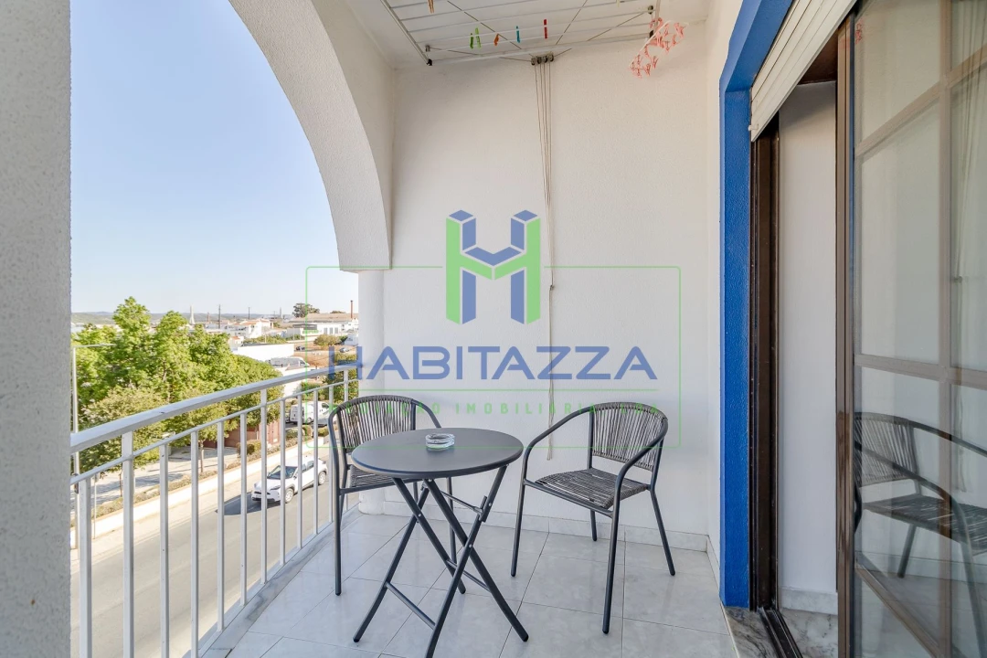 Apartamento T2 para Arrendamento em Estômbar e Parchal Foto 4